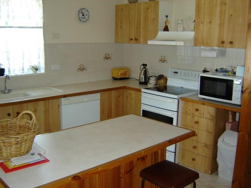 82 Old Belmont Road, Belmont North NSW 2280