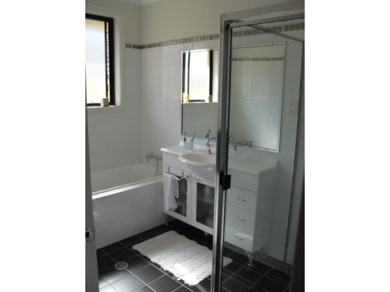 1 Bangalore Place, Cameron Park NSW 2285