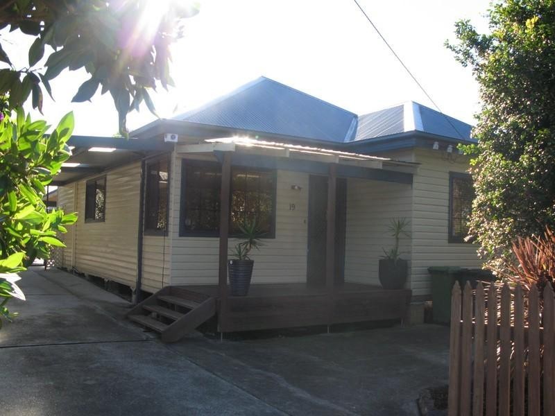 19 York Crescent, Belmont North NSW 2280