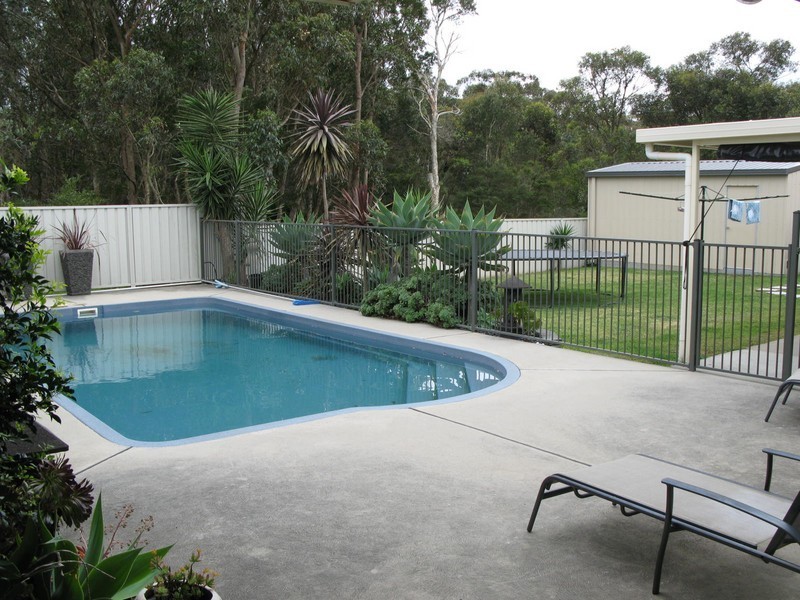 12 Theano Close, Pelican NSW 2281