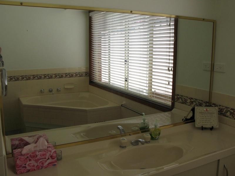 10 Halyard Street, Belmont NSW 2280