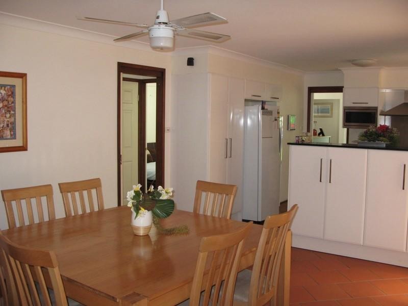 10 Halyard Street, Belmont NSW 2280