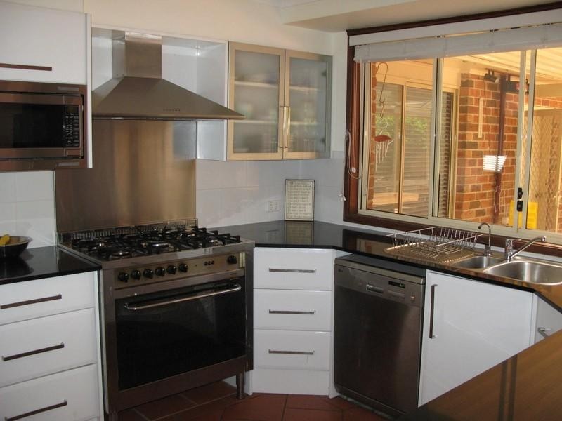 10 Halyard Street, Belmont NSW 2280