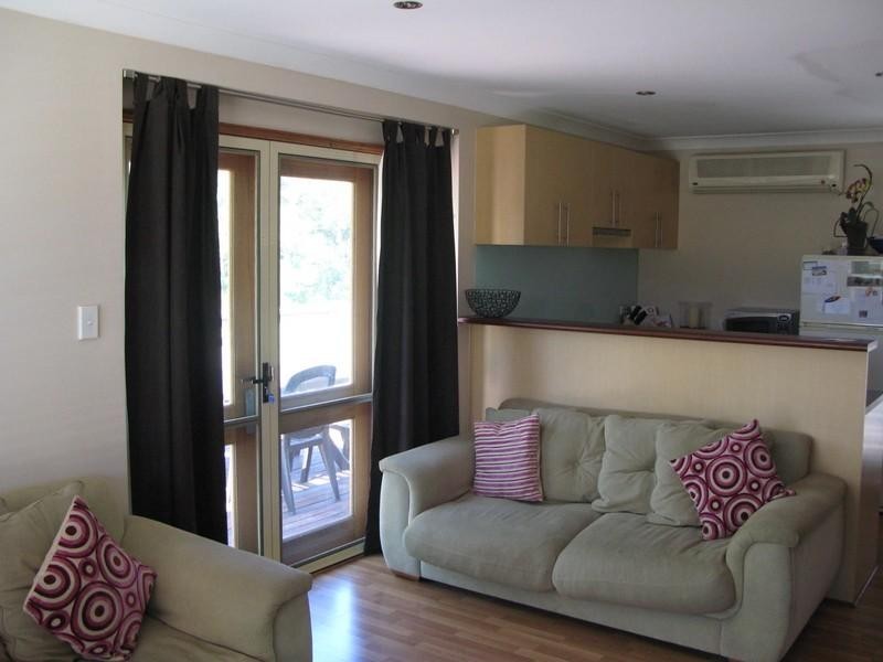 1 Camelot Crescent, Valentine NSW 2280