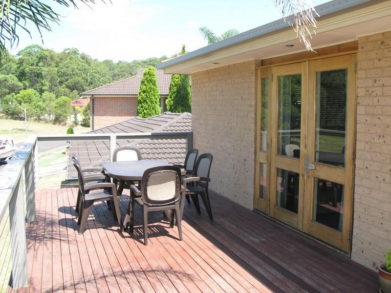 1 Camelot Crescent, Valentine NSW 2280