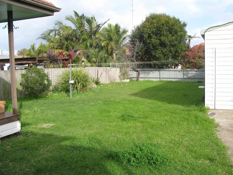 10 Hitchcock Avenue, Belmont NSW 2280