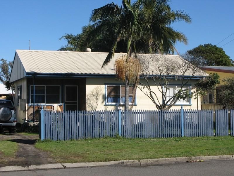 37 Karog Street, Pelican NSW 2281