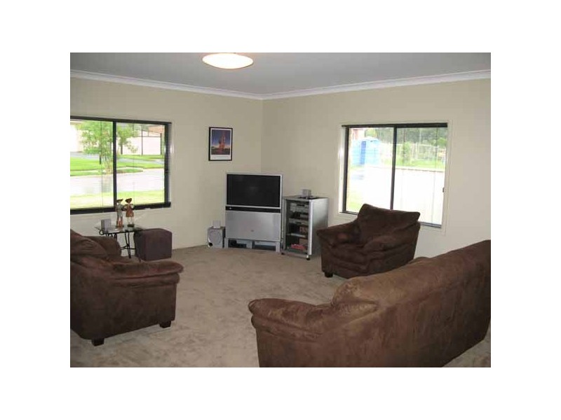 12 Janus Close, Cameron Park NSW 2285