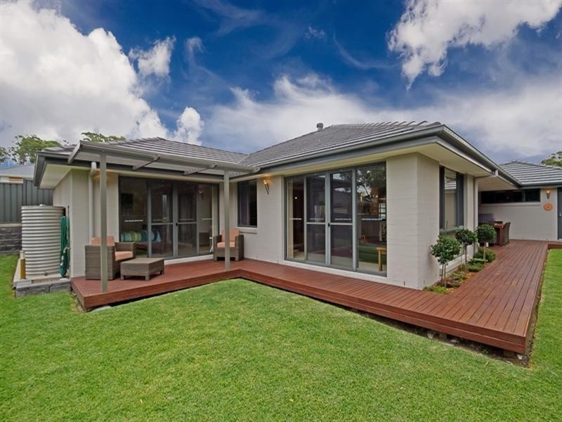 8 Eumina Street, Cameron Park NSW 2285