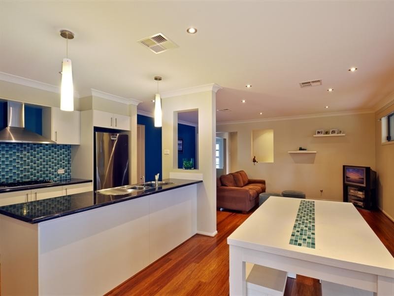 8 Eumina Street, Cameron Park NSW 2285