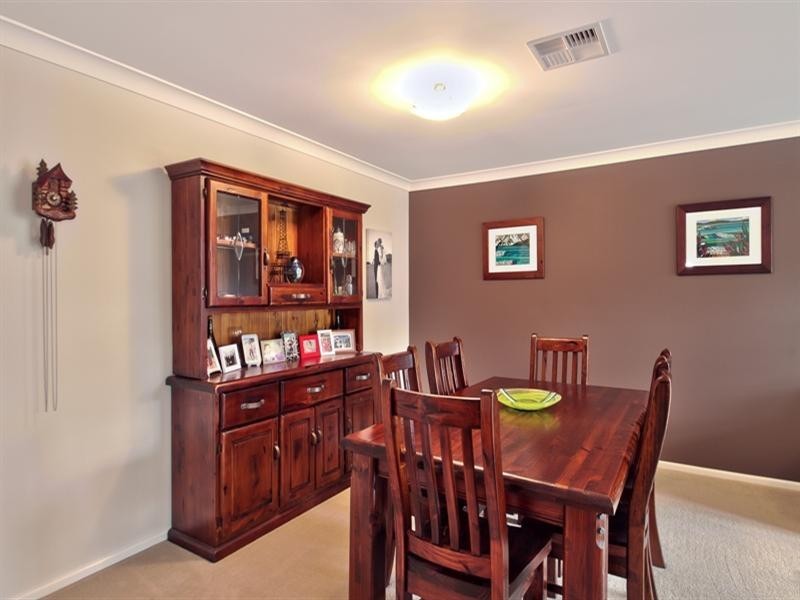 8 Eumina Street, Cameron Park NSW 2285