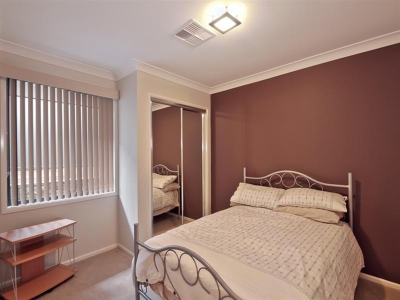 8 Eumina Street, Cameron Park NSW 2285