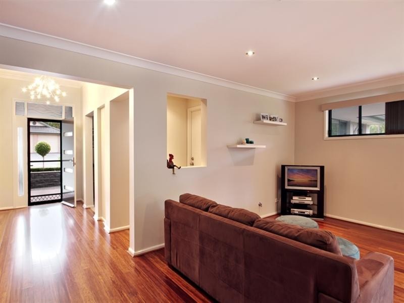 8 Eumina Street, Cameron Park NSW 2285