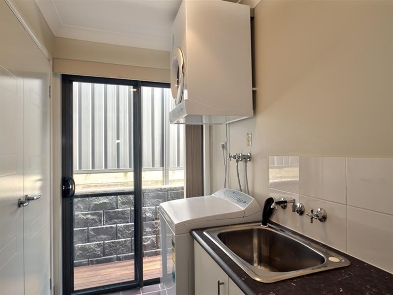 8 Eumina Street, Cameron Park NSW 2285