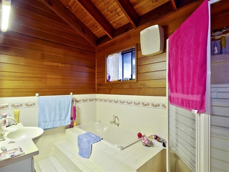 20 Old Belmont Road, Belmont North NSW 2280