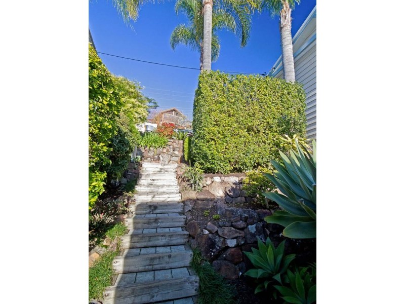 9 Bareki Road, Eleebana NSW 2282