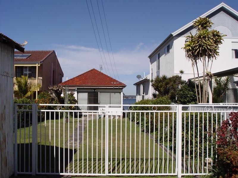 18 Ross Street, Belmont NSW 2280