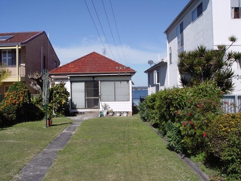 18 Ross Street, Belmont NSW 2280