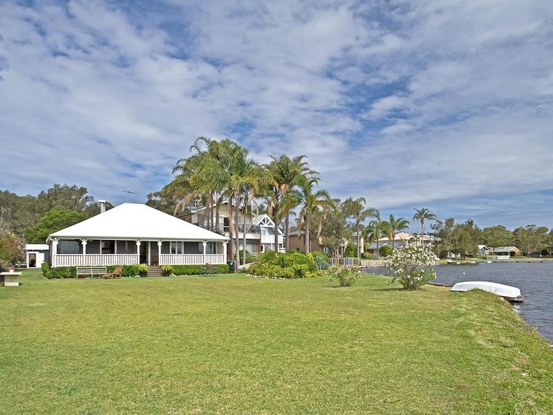 15 Haddon Crescent, Marks Point NSW 2280