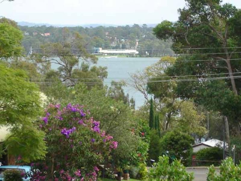 9 Crosswinds Close, Nords Wharf NSW 2281