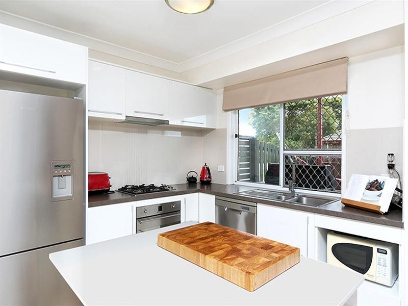 1 Manitoba Place, Wavell Heights QLD 4012