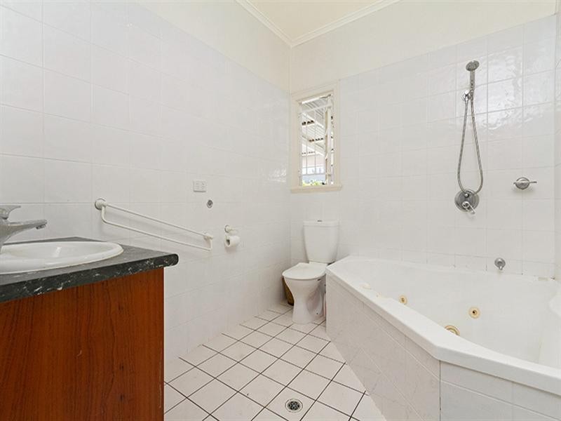 263 Rode Road, Wavell Heights QLD 4012