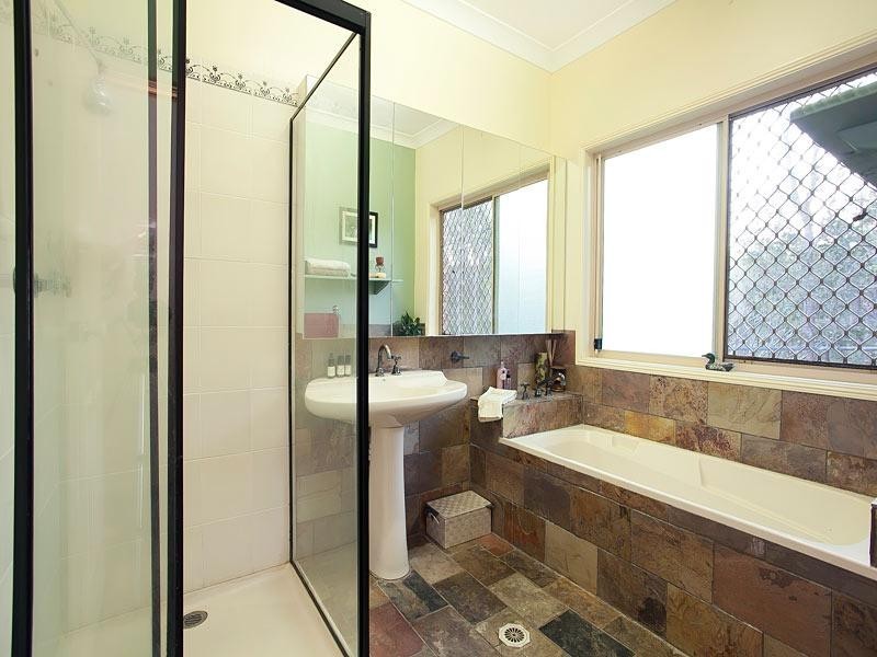 415 Eatons Crossing Road, Eatons Hill QLD 4037