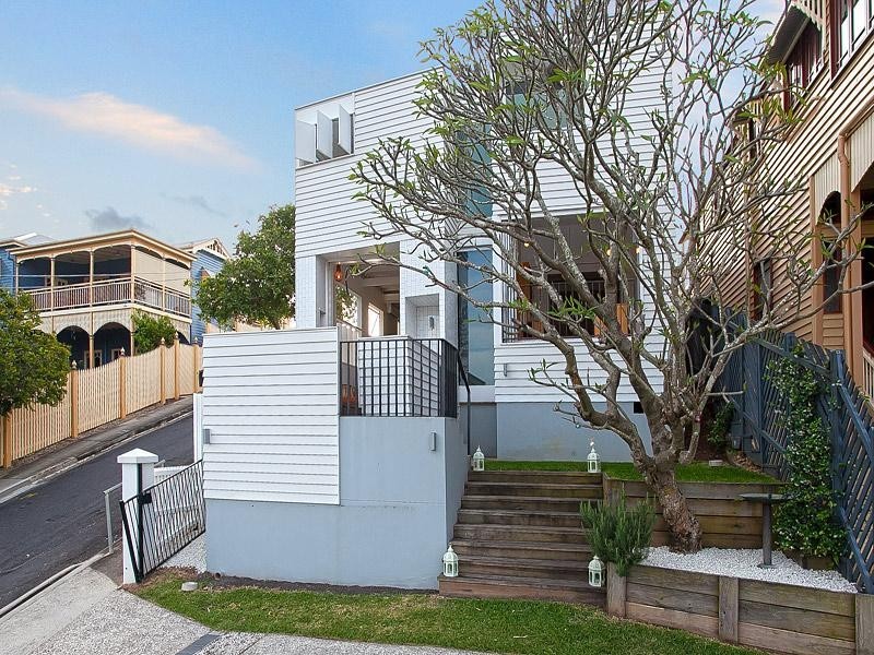 90 Enoggera Terrace, Red Hill QLD 4059