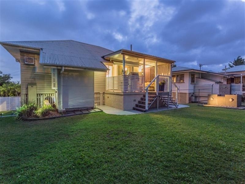 11 Allowrie Street, Stafford QLD 4053