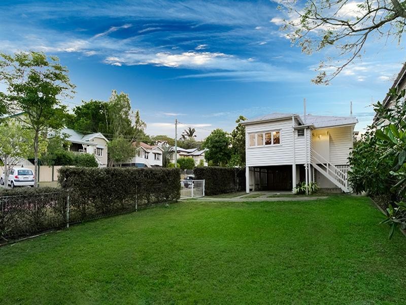 1 Meecham Street, Grange QLD 4051