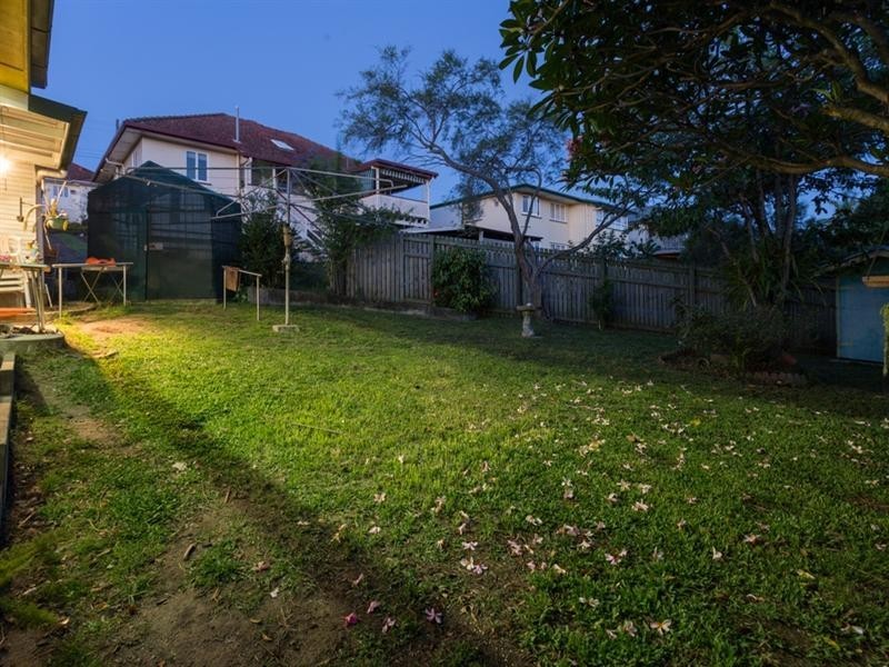 15 Caloola Street, Stafford QLD 4053