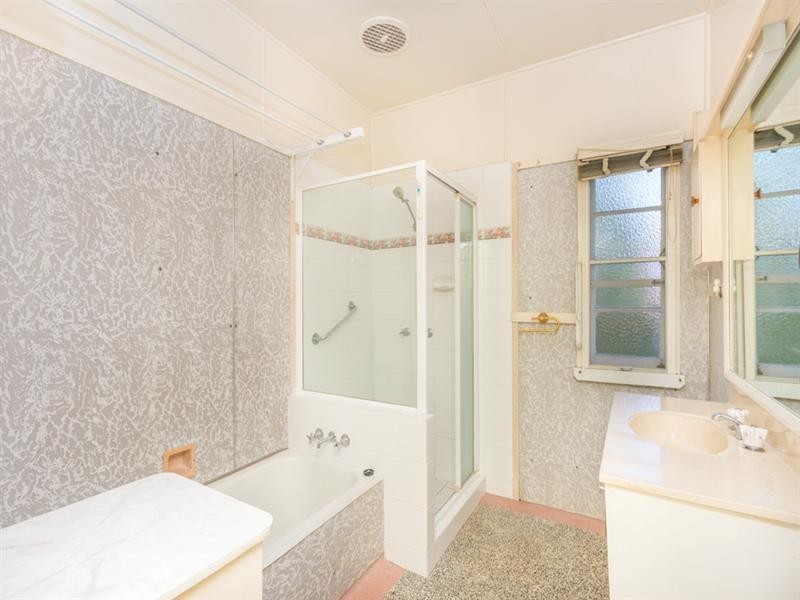 15 Caloola Street, Stafford QLD 4053