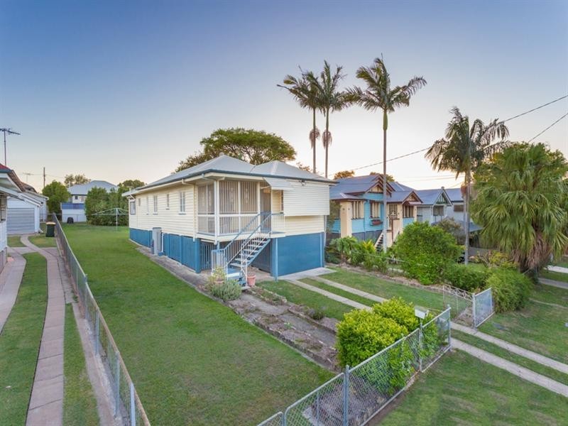 61 Ninth Avenue, Kedron QLD 4031