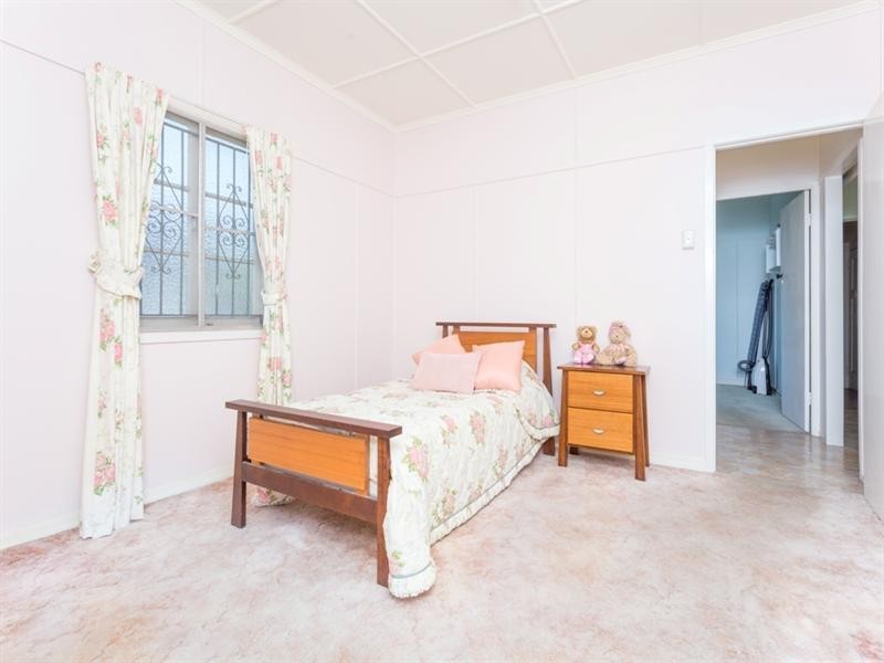 61 Ninth Avenue, Kedron QLD 4031