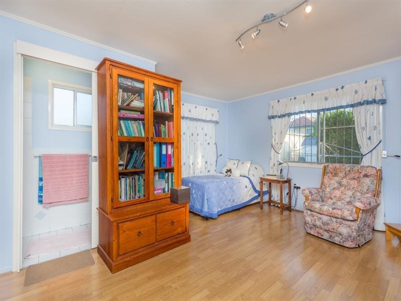 61 Ninth Avenue, Kedron QLD 4031