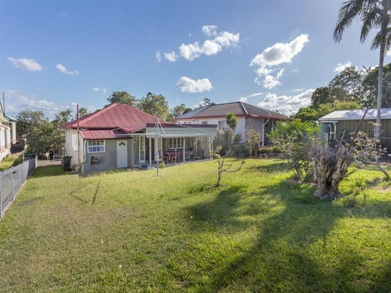 27 Tathra Street, Stafford QLD 4053