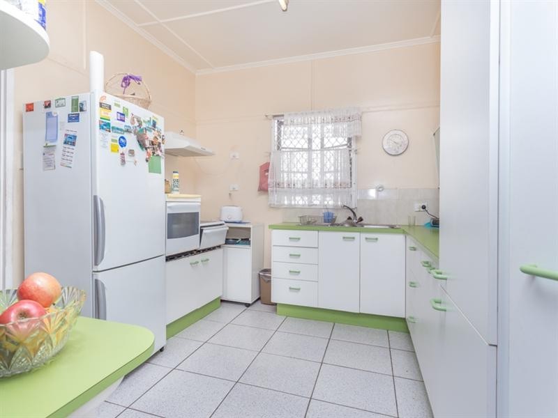 27 Tathra Street, Stafford QLD 4053