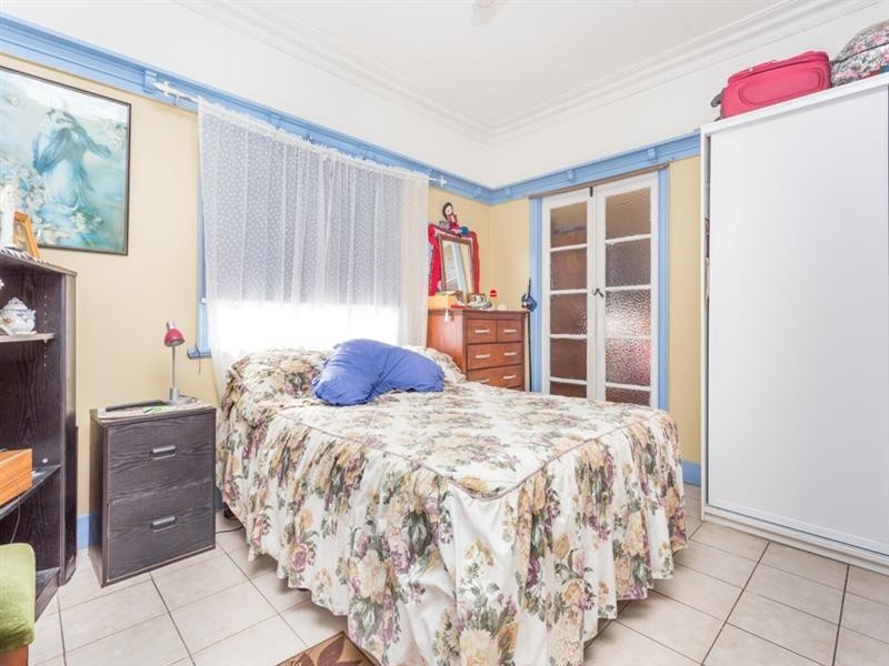 27 Tathra Street, Stafford QLD 4053