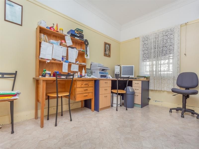 27 Tathra Street, Stafford QLD 4053