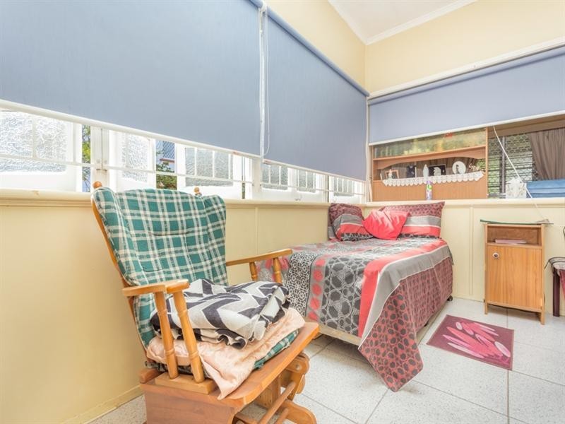 27 Tathra Street, Stafford QLD 4053