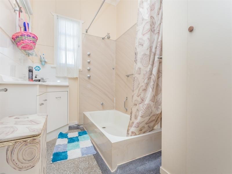 27 Tathra Street, Stafford QLD 4053