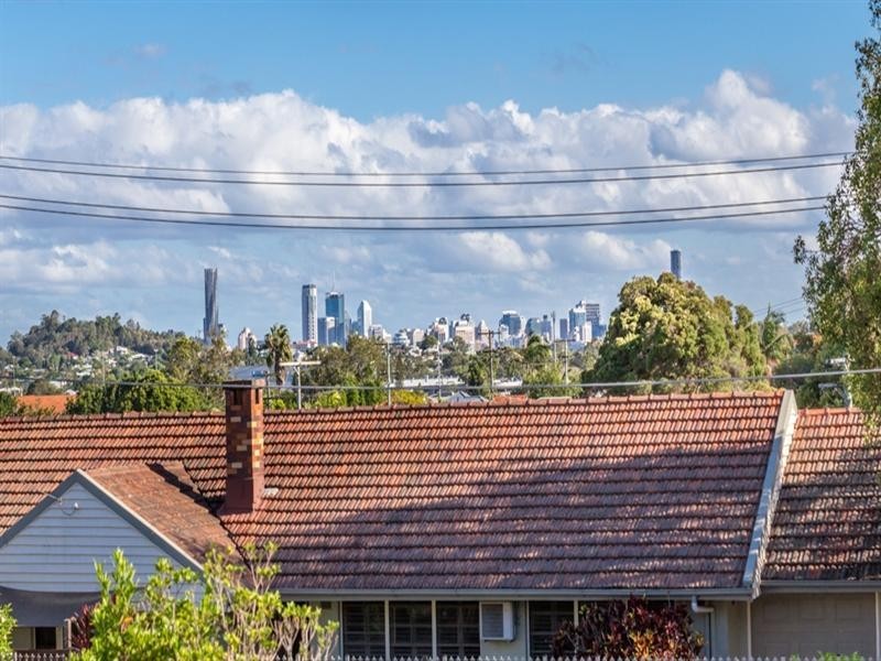 27 Tathra Street, Stafford QLD 4053