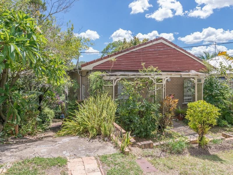 10 Pleasant Street, Red Hill QLD 4059