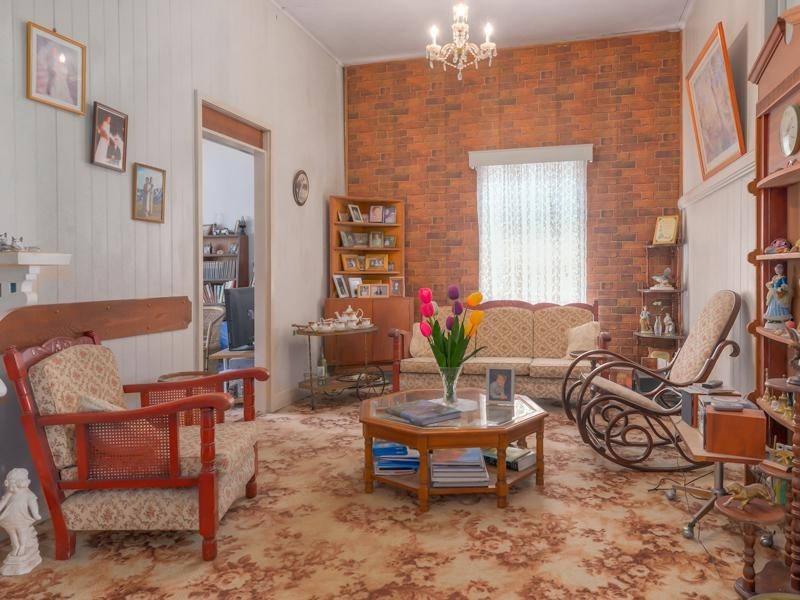 10 Pleasant Street, Red Hill QLD 4059