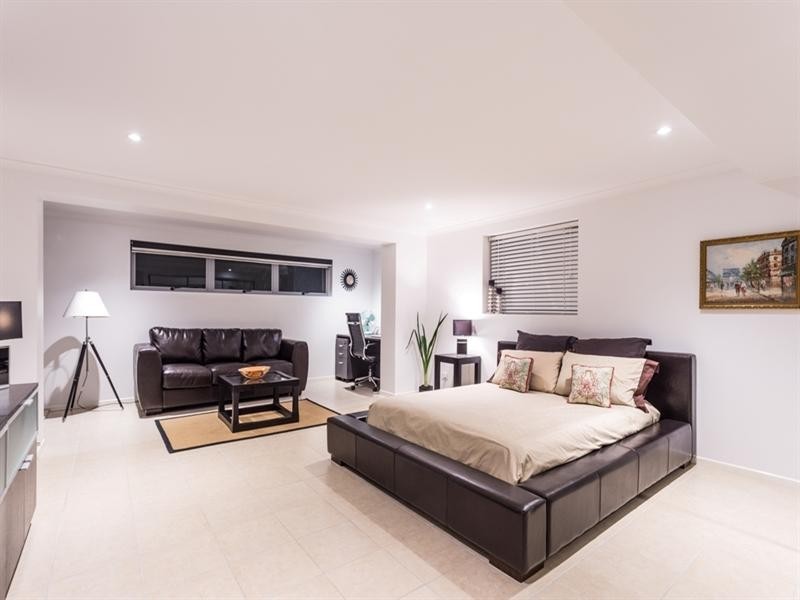 17 Wyman Street, Stafford Heights QLD 4053