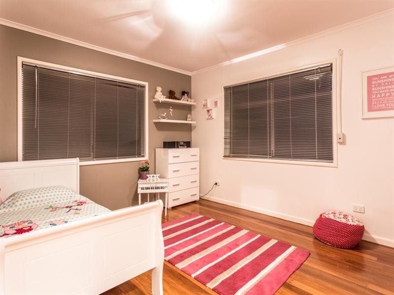 17 Wyman Street, Stafford Heights QLD 4053