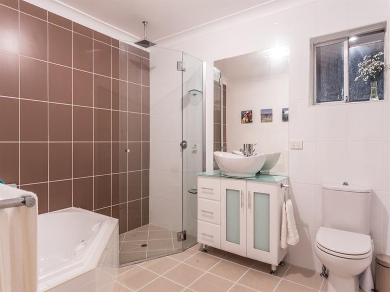 17 Wyman Street, Stafford Heights QLD 4053