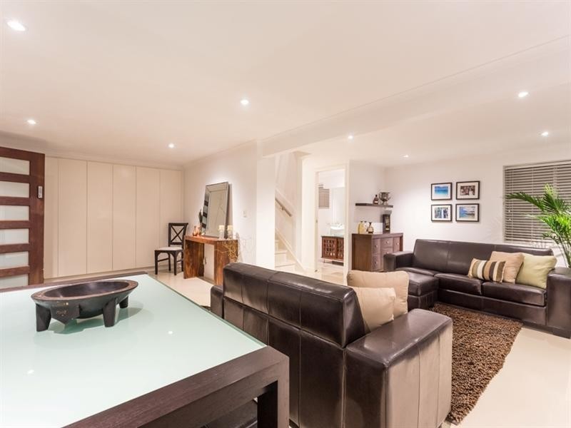 17 Wyman Street, Stafford Heights QLD 4053