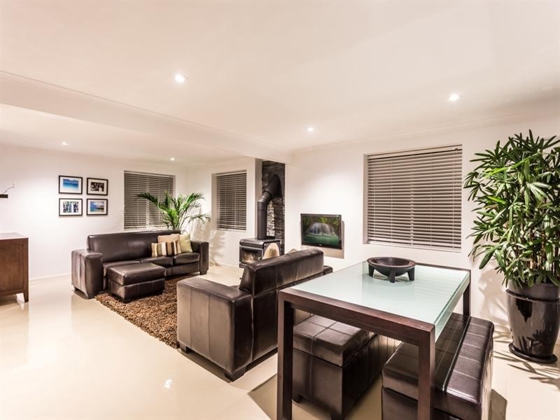 17 Wyman Street, Stafford Heights QLD 4053