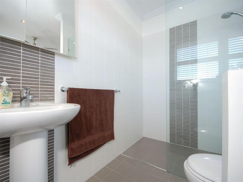 19 Basnett Street, Chermside West QLD 4032